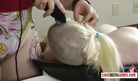 MILF روس با خاطرات سکسی زنم عضلات خوب که توسط پسر او لعنتی