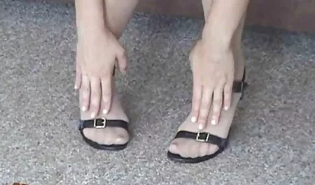 Hottie سبزه دوست دارد مکیدن خروس سخت خاطرات سکس با اقوام
